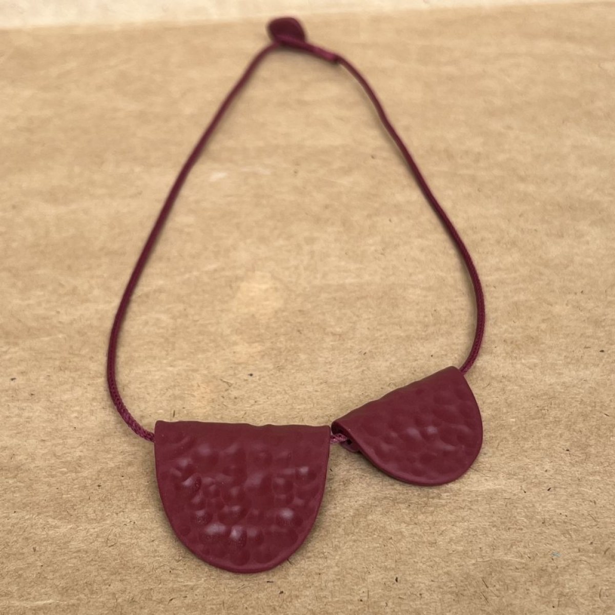 AMANI NECKLACE BORDO